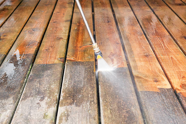 Best Pool Deck Cleaning  in Center Hill, FL